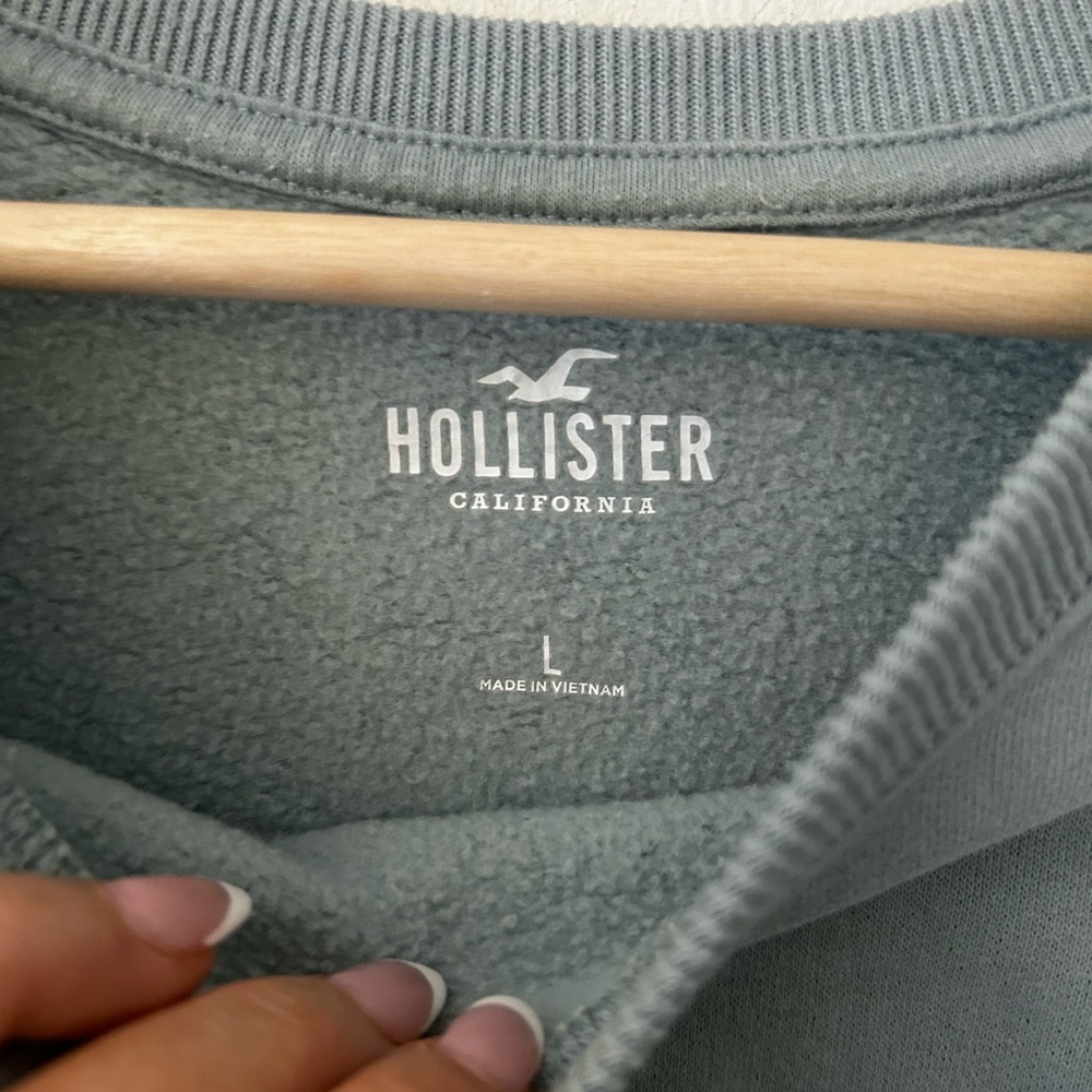 Hollister Large Be Kind To Others Butterfly Sage Green Sweatshirt - Picture 4 of 4